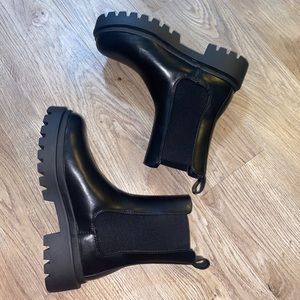 Prettylittlething chelsea boots